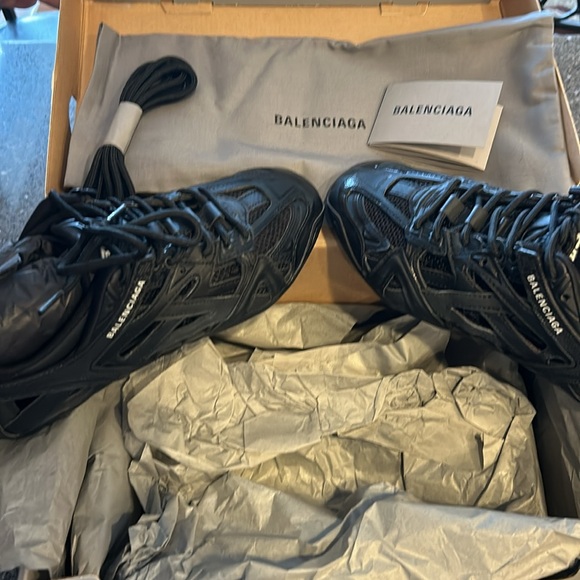 Balenciaga Drive Sneaker - Picture 3 of 9